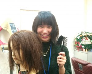 笑顔の琴音ちゃんとウィッグ