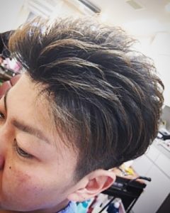 周りを刈り上げたツーブロック