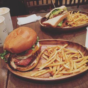 竜王 アウトレット ハンバーガー