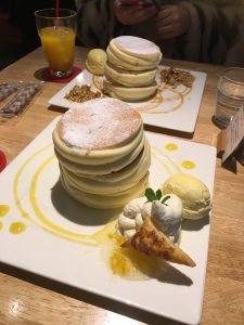 カフェ ふわふわ 三段
