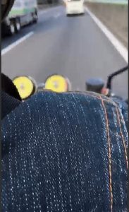 バイク 後ろから