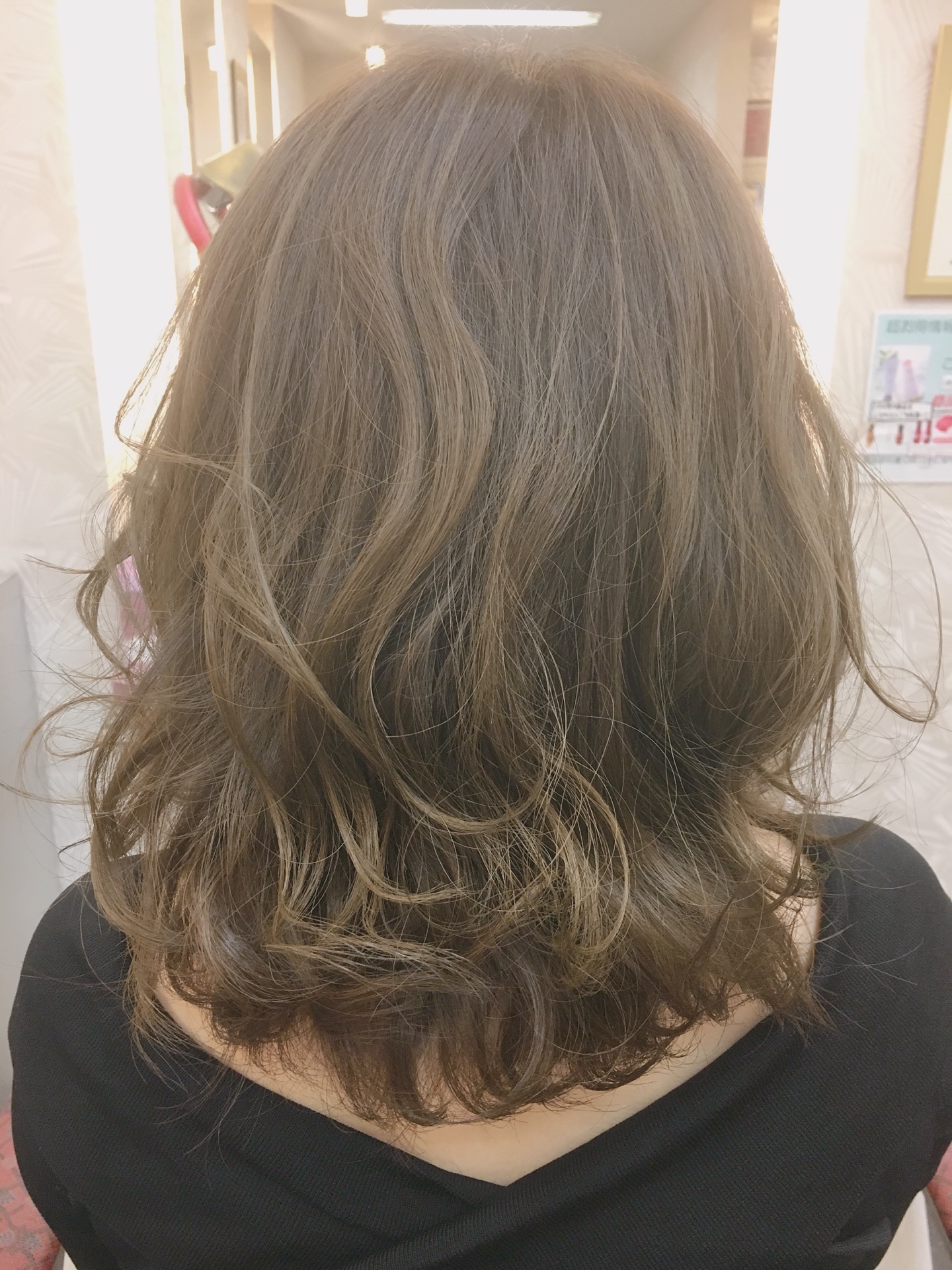 コクグレージュのバックスタイル