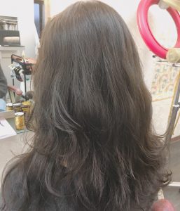 アッシュグレージュ 低明度