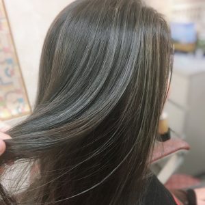 透明感 濃い グレー