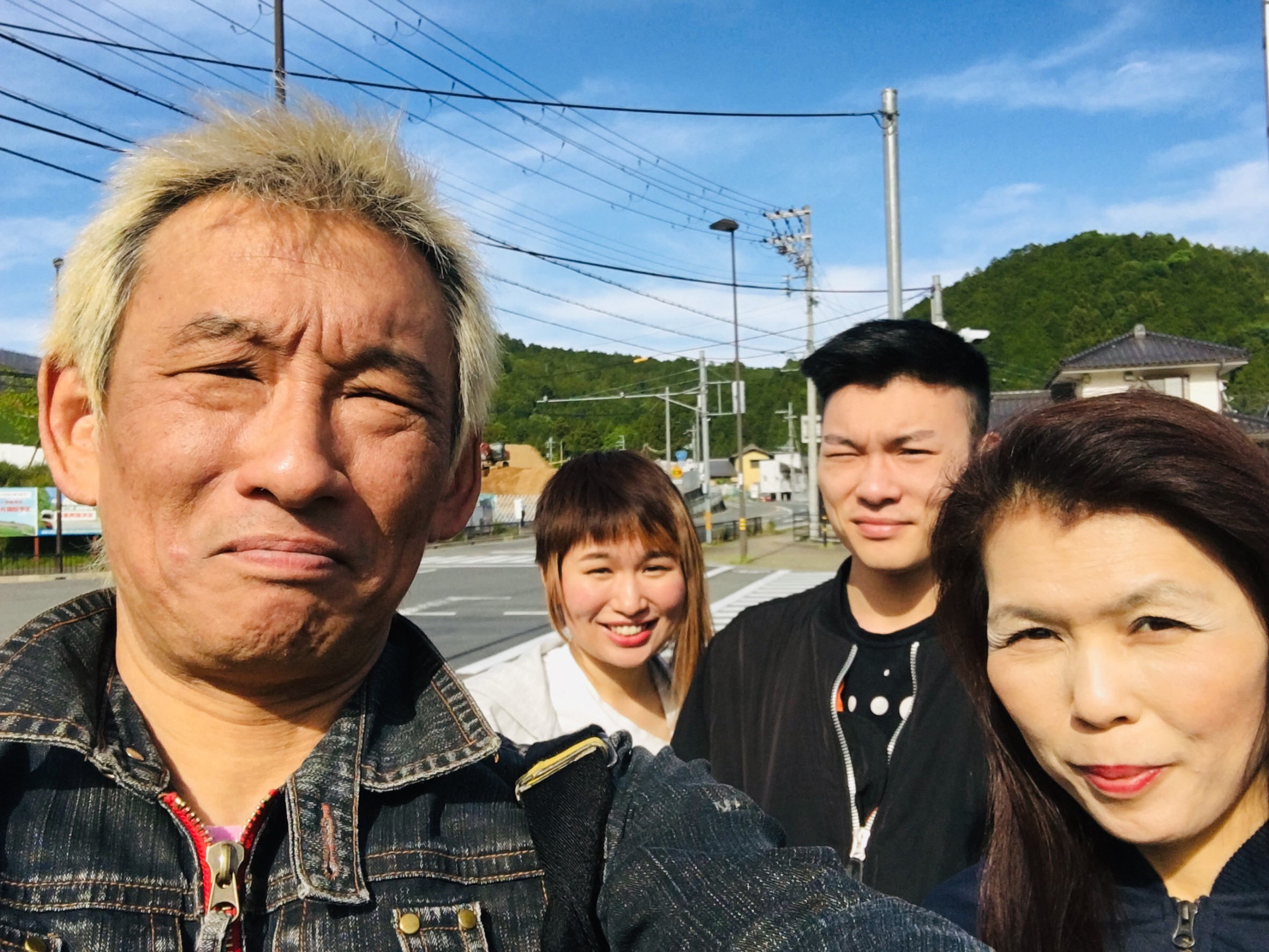 4人 ファミリー 親子