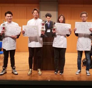 四人 表彰台 コンテスト