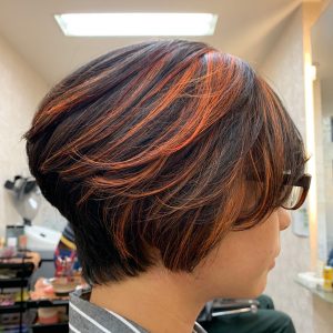 アシメのショートボブスタイル