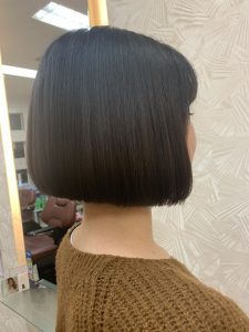 重めなショートボブ