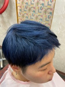 ☆ブルーヘアのツーブロック女子☆